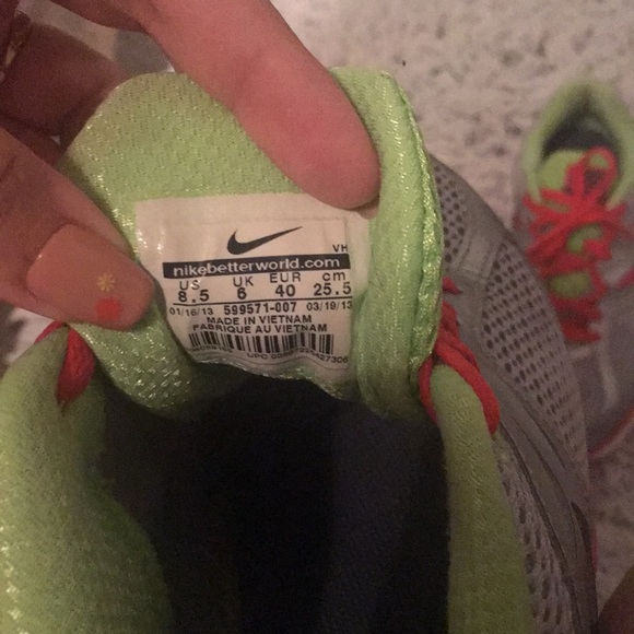 Nike Runing Shoes - Picture 4 of 5